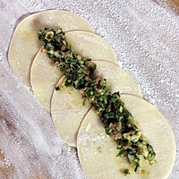 玫瑰花饺子皮卷的做法图解1