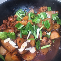 鸡腿烧土豆（孩子的最爱）的做法图解5