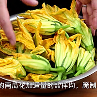 私房小菜一碟之【肉丝南瓜花】的做法图解1