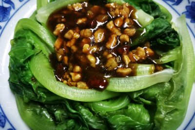 加了料的蚝油生菜