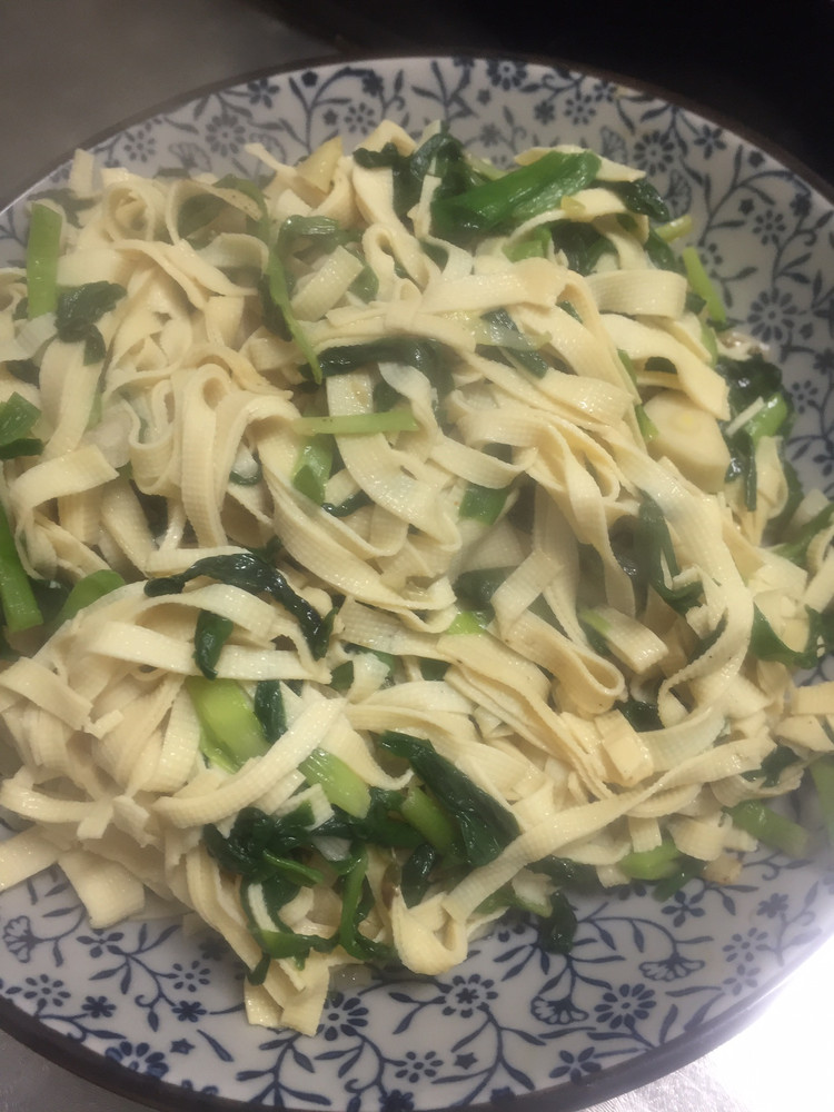 韭菜炒百叶的做法