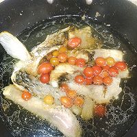 小西红柿炖鱼与豆腐的做法图解3