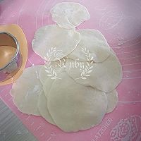 #一人一道拿手菜#鲜的不要不要的虾仁龙利鱼水饺的做法图解8