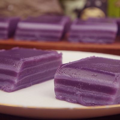 椰香紫薯千层糕，Q弹爽口的，好看又好吃！