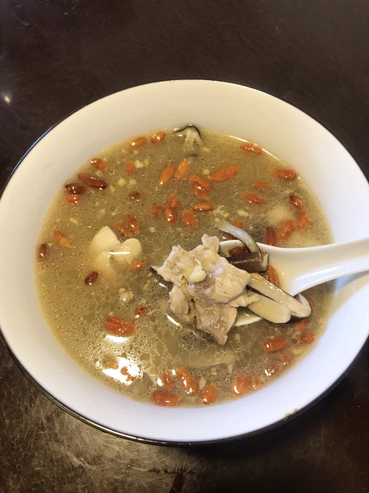 鸡枞菌煲鸡汤的做法