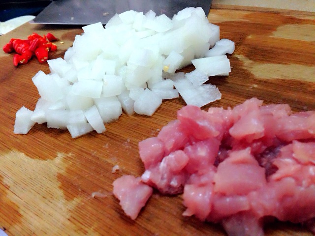 萝卜丁炒饭的做法图解1