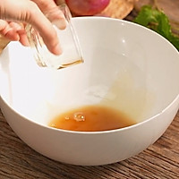 泰国三文鱼米粉沙拉的做法图解3