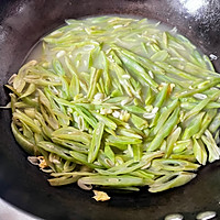 #名厨汁味正当夏#私房小炒鱿鱼烧豆角的做法图解4