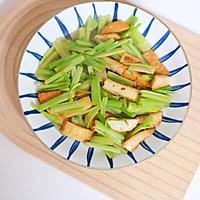 清炒芹菜鱼饼的做法图解10