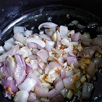 酸菜海鲜汤（圣诞特辑）的做法图解3