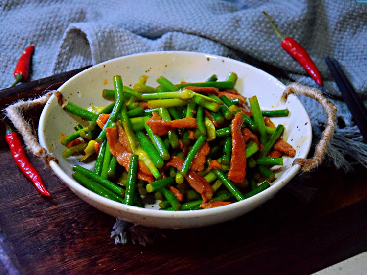 蒜苔炒肉的做法