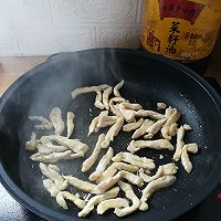 #福气年夜菜#鸡胸肉炒花生芽的做法图解5
