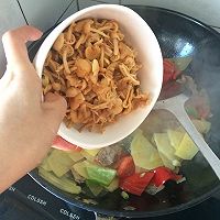 黄蘑土豆片的做法图解8