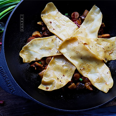 炖鸡腿贴饼子