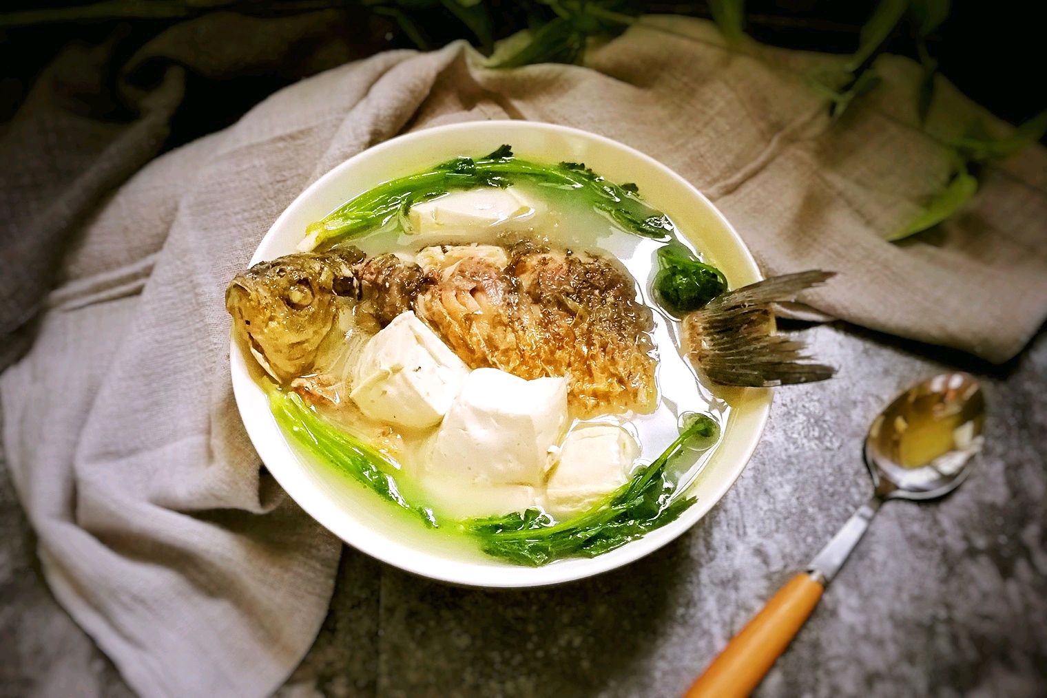 鲤鱼炖豆腐怎么做_鲤鱼炖豆腐的做法_豆果美食