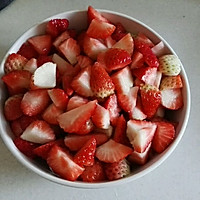 草莓酱（绿色美容大果粒版）的做法图解1