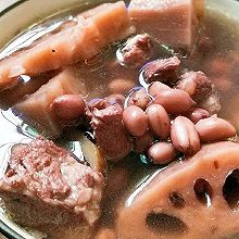 羡羡最爱的莲藕排骨汤来了