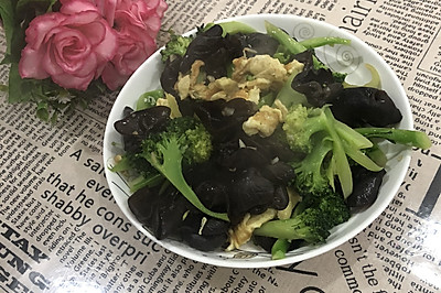 西蓝花炒黑木耳