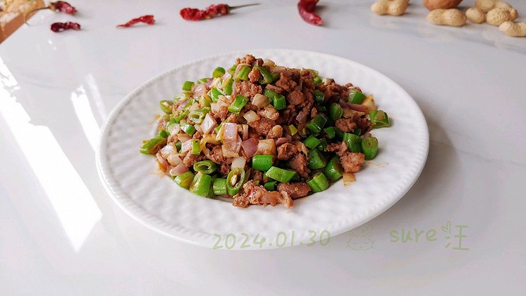 蒜辣肉酱葱豆丁的做法