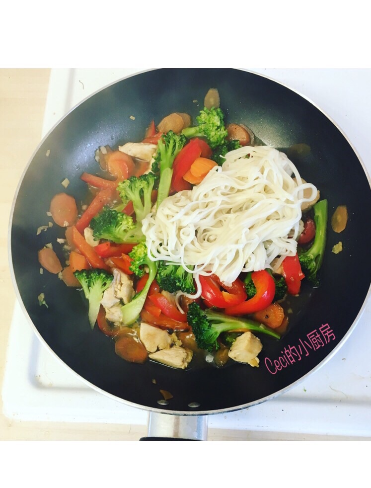 鸡肉蔬菜炒面的做法图解5