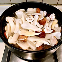 早春初鲜松茸火腿汤的做法图解5