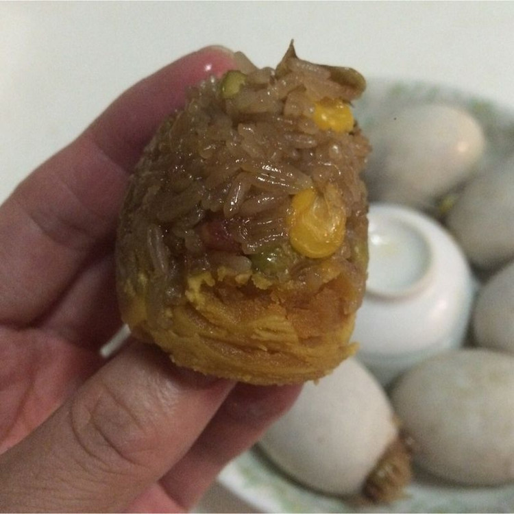 五彩糯米盐蛋的做法