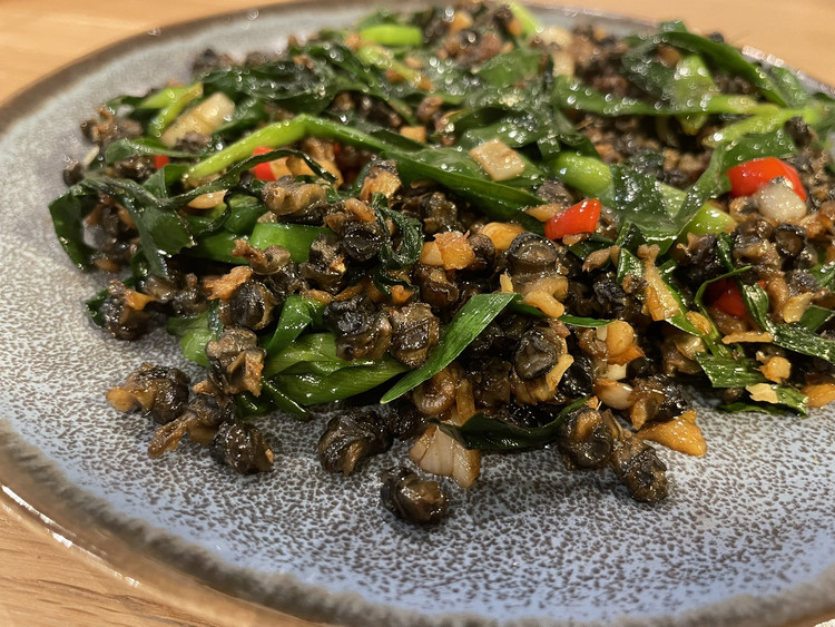 韭菜炒螺丝肉的做法