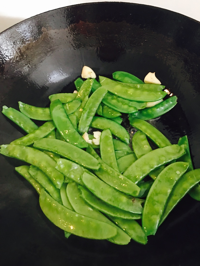 腊肠炒荷兰豆的做法图解4
