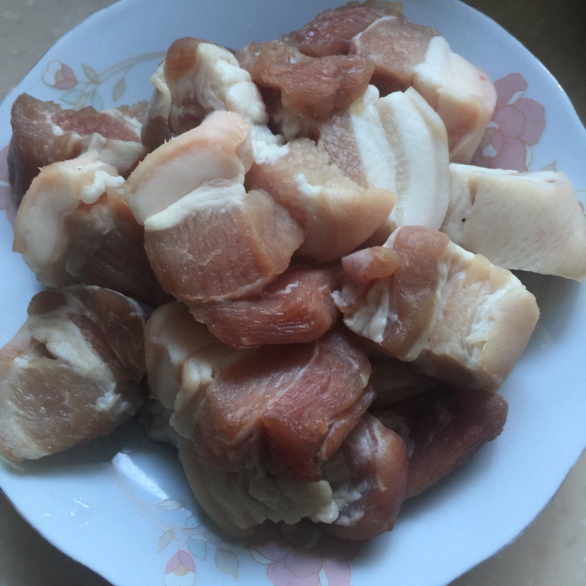 普洱茶红烧肉的做法图解1