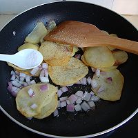 来自西班牙的小食：土豆烘蛋的做法图解2