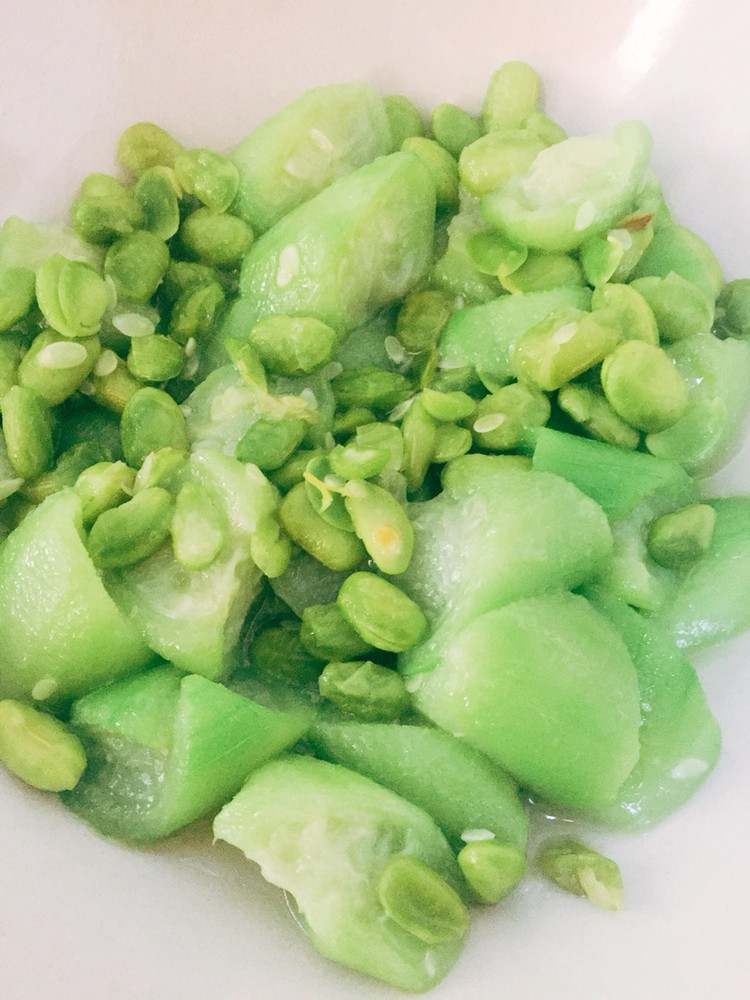 丝瓜炒毛豆的做法