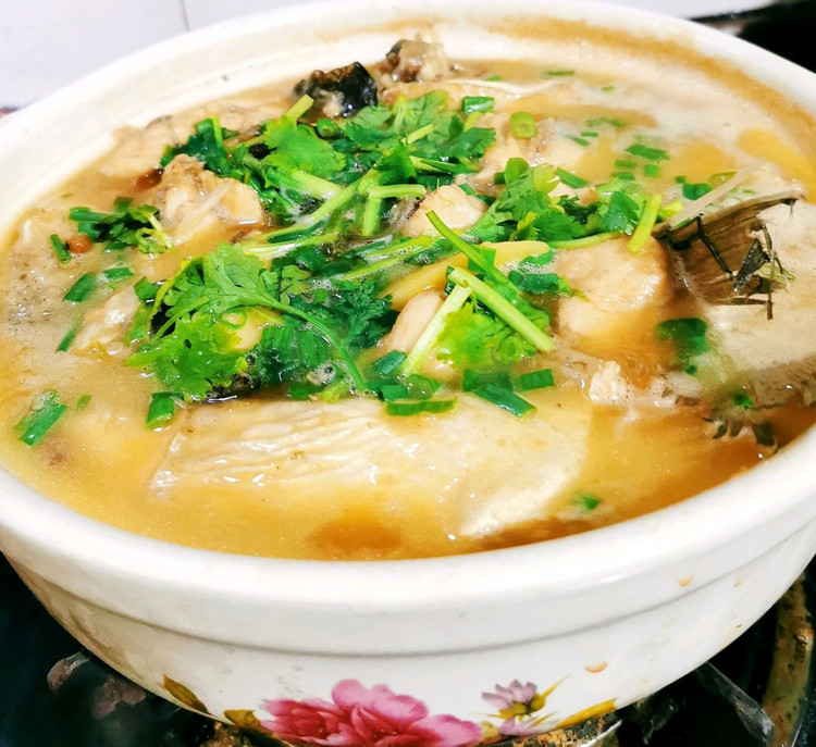 土豆砂锅鲢鱼的做法