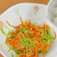 西葫芦虾饼【宝宝辅食】的做法图解2