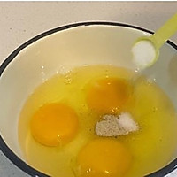 油麦菜炒碎蛋的做法图解1