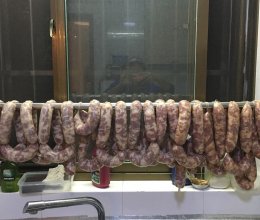台湾原味香肠和黑胡椒味香肠的做法