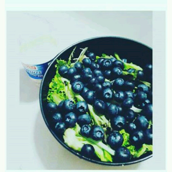 懒人减脂晚餐(蓝莓优格沙拉)