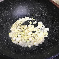 美味在唇齿间迸发的芝士番茄肉酱意面的做法图解3