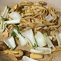 #春日尝鲜#奶白菜松茸豆腐丝面的做法图解8
