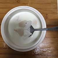 椰肉炖牛奶的做法图解2