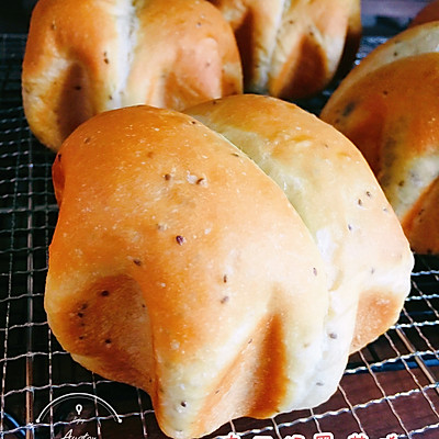 奇亚籽黑芝麻乳酪屁桃包