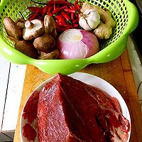 香辣牛肉酱的做法图解1
