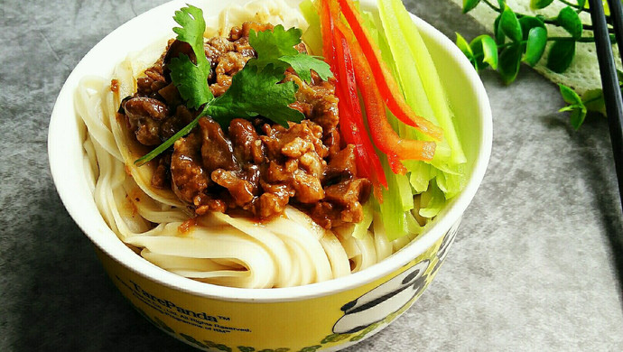 香菇肉酱面