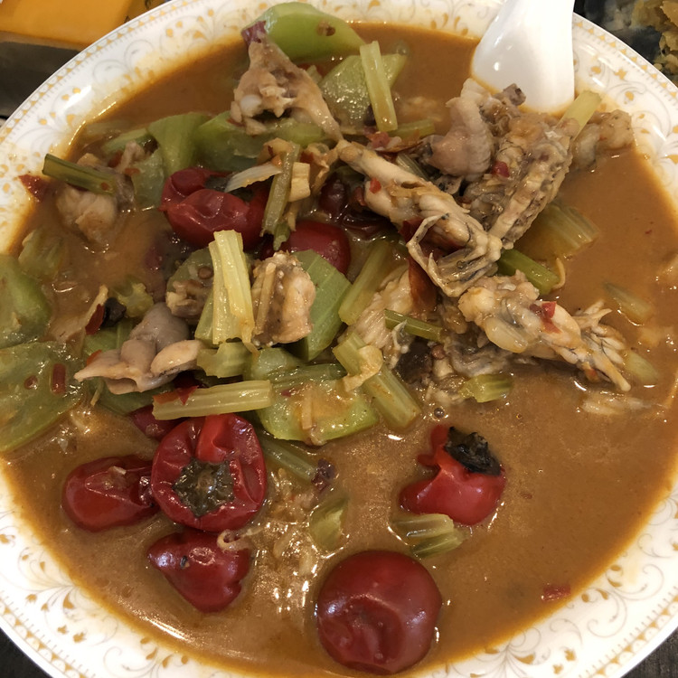 灯笼椒泡椒牛蛙的做法