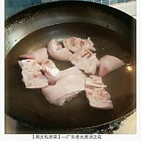 （简单2步）广东老火煲汤之花生莲藕炖猪蹄的做法图解1
