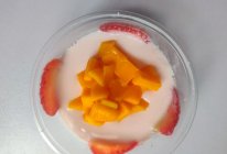 芒果草莓布丁的做法