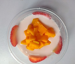 芒果草莓布丁的做法