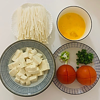 番茄金针菇豆腐汤的做法图解2
