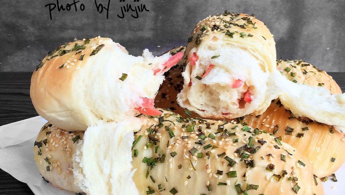 烤肠芝麻香葱面包