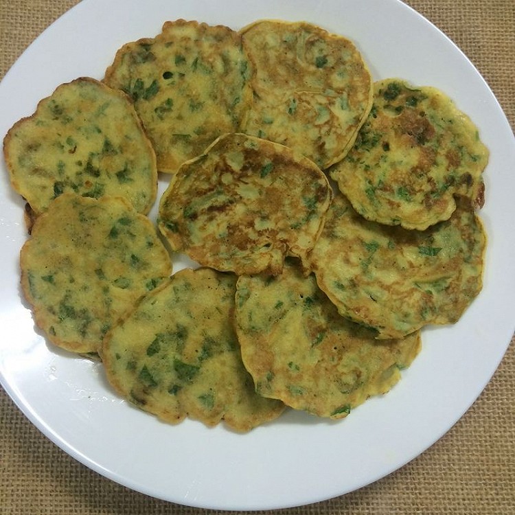 【蓓妈美食】芹菜叶饼的做法