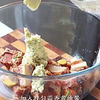 外焦里嫩好吃到舔手指的蒜香黄油排骨的做法图解6